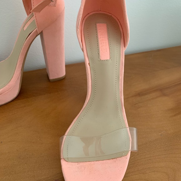 3/20💲 Pink Strappy chunky Heels - Picture 3 of 3